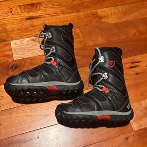 5150 Brigade Snowboarding Boots Size 1